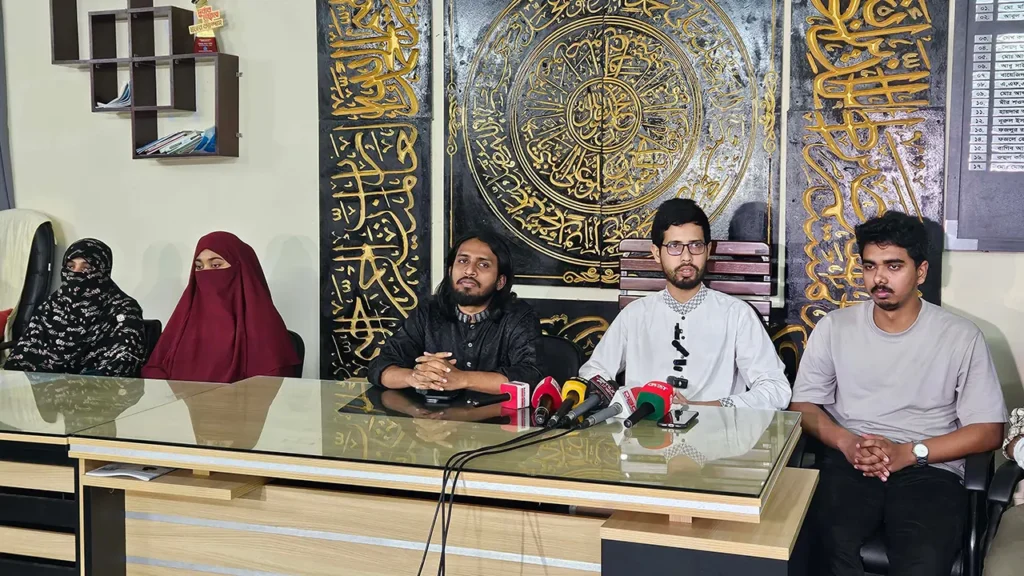 রাকসু কার্যালয়ে হামলার অভিযোগ, ৬ দফা দাবি জানিয়ে সংবাদ সম্মেলন