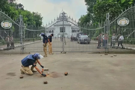 মৃত্যুদণ্ডের রায়ের এক ঘণ্টার মধ্যে সুপ্রিম কোর্টের সামনে ককটেল বিস্ফোরণ